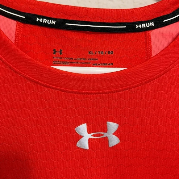 Under Armour Mens Sports Shirt -‎ HexDelta HeatGear - Tomato Red - Size XL - Picture 6 of 9